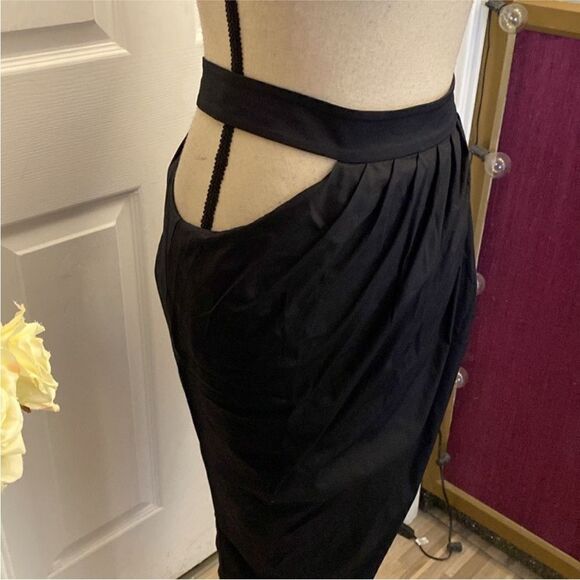 Zeynep Arcay Elegant Black cut out Women's Skirt, US2 - Picture 2 of 6